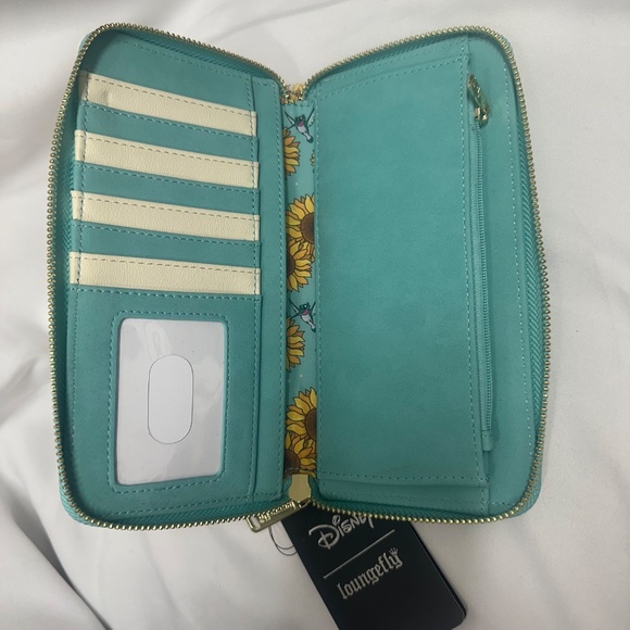 Loungefly Pocahontas Wallet - Picture 3 of 5